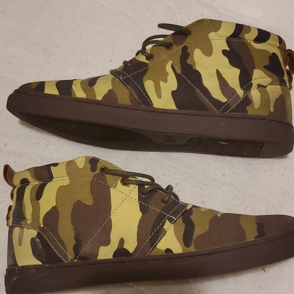 Used but great condition Levi sneakers - Picture 4 of 4